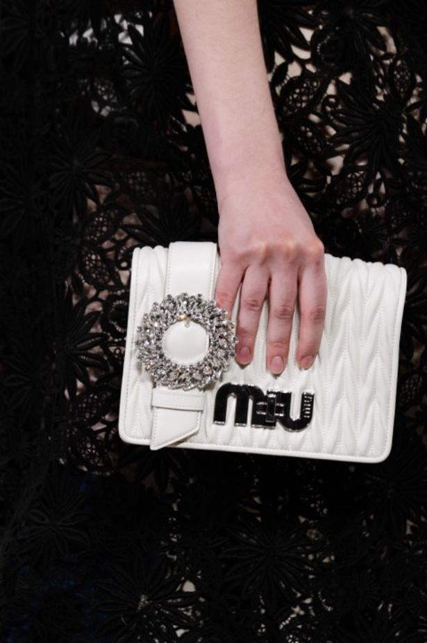 ابتكار وإبداع ضمن مجموعة ميو ميو لموسم ربيع وصيف 2018