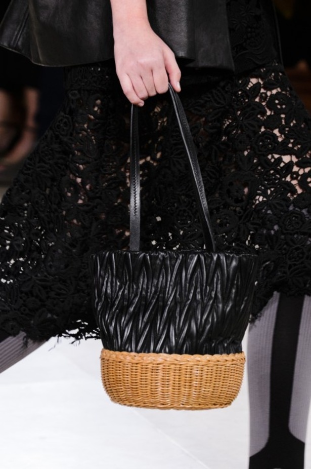 ابتكار وإبداع ضمن مجموعة ميو ميو لموسم ربيع وصيف 2018