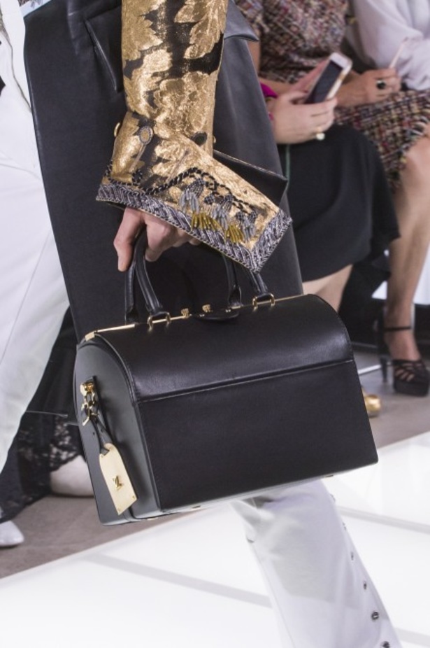 مجموعة لوي فيتون تختم أسبوع الموضة الباريسي