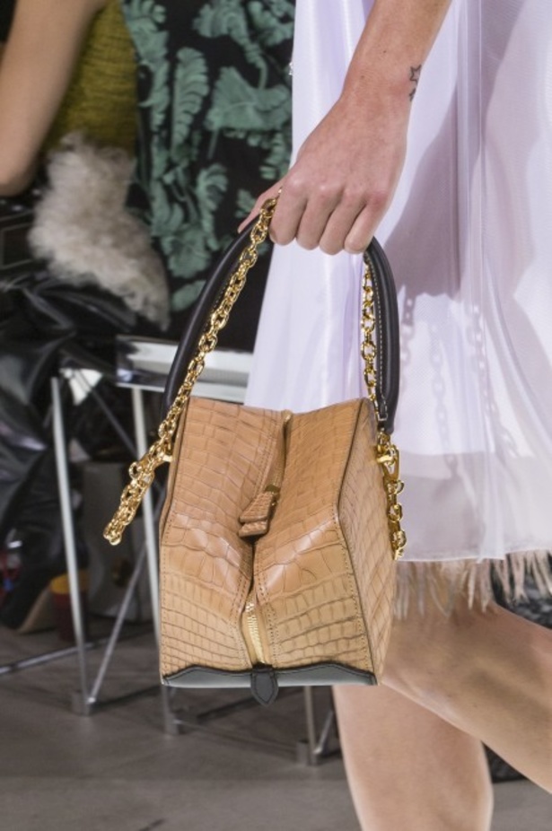 مجموعة لوي فيتون تختم أسبوع الموضة الباريسي