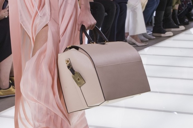 مجموعة لوي فيتون تختم أسبوع الموضة الباريسي