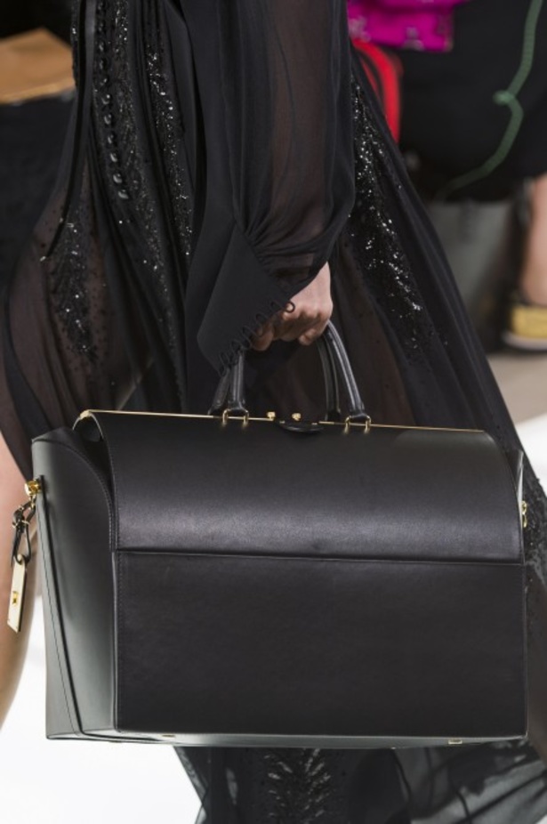 مجموعة لوي فيتون تختم أسبوع الموضة الباريسي