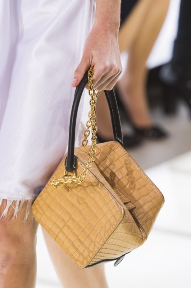 مجموعة لوي فيتون تختم أسبوع الموضة الباريسي