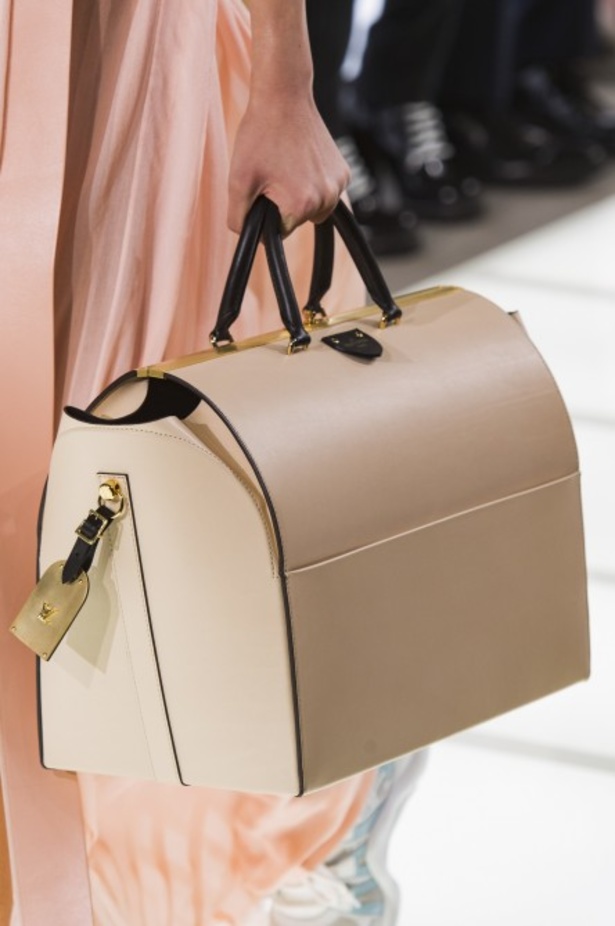 مجموعة لوي فيتون تختم أسبوع الموضة الباريسي