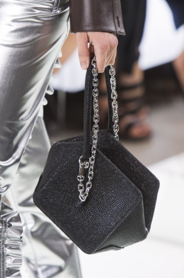 مجموعة لوي فيتون تختم أسبوع الموضة الباريسي