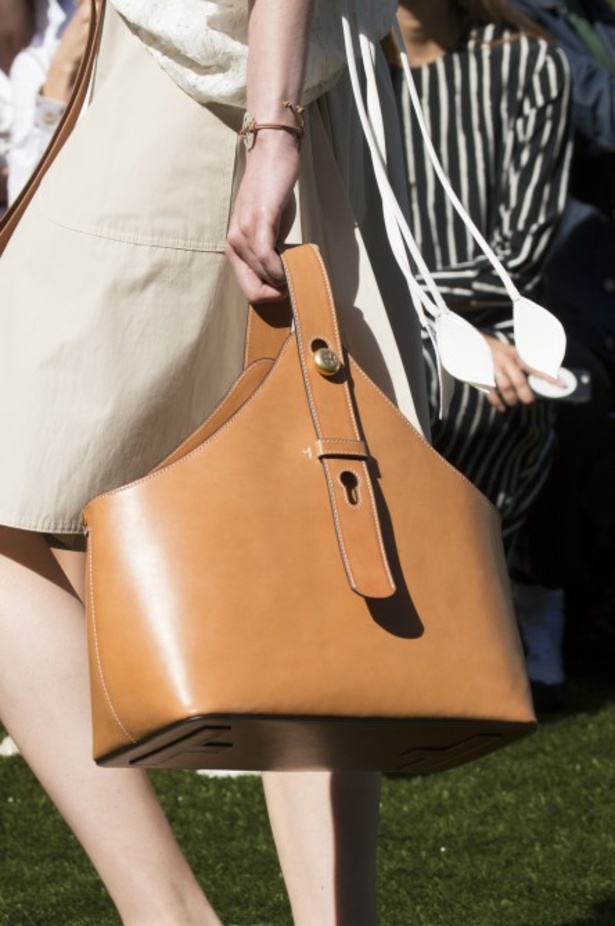 مجموعة دار "توري بورتش" لموسم ربيع وصيف 2018