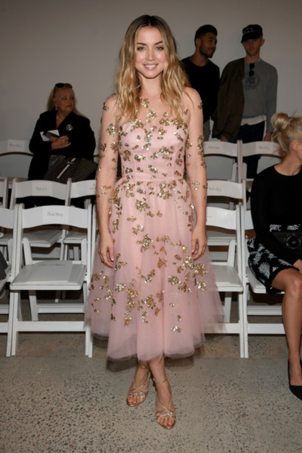 مجموعة أوسكار دي لا رينتا لموسم ربيع وصيف 2018