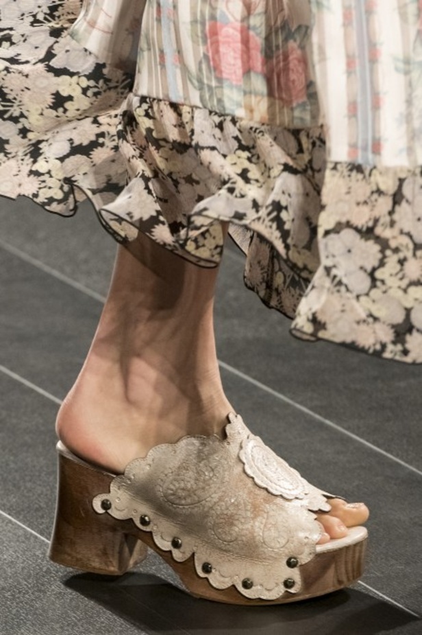 مجموعة Anna Sui لربيع وصيف 2018