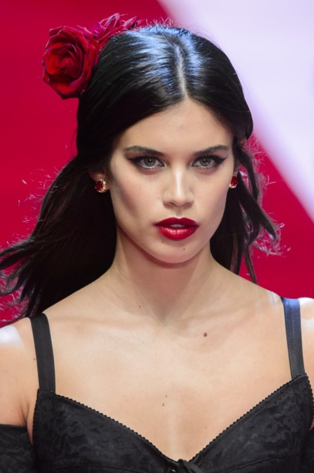 Dolce & Gabbana تجسّد الحبّ والجمّال في مجموعتها لربيع وصيف 2018 