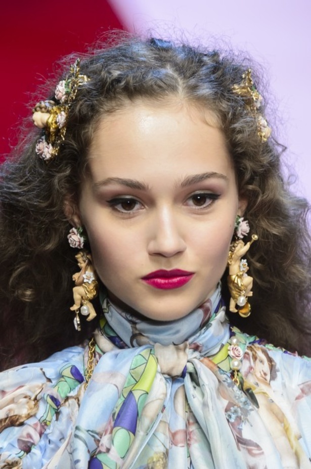 Dolce & Gabbana تجسّد الحبّ والجمّال في مجموعتها لربيع وصيف 2018 