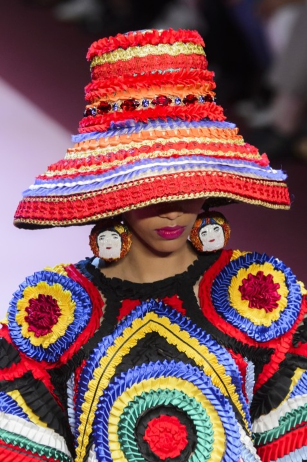 Dolce & Gabbana تجسّد الحبّ والجمّال في مجموعتها لربيع وصيف 2018 