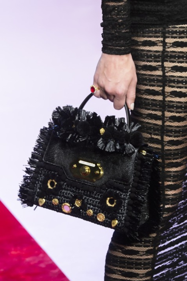 Dolce & Gabbana تجسّد الحبّ والجمّال في مجموعتها لربيع وصيف 2018 