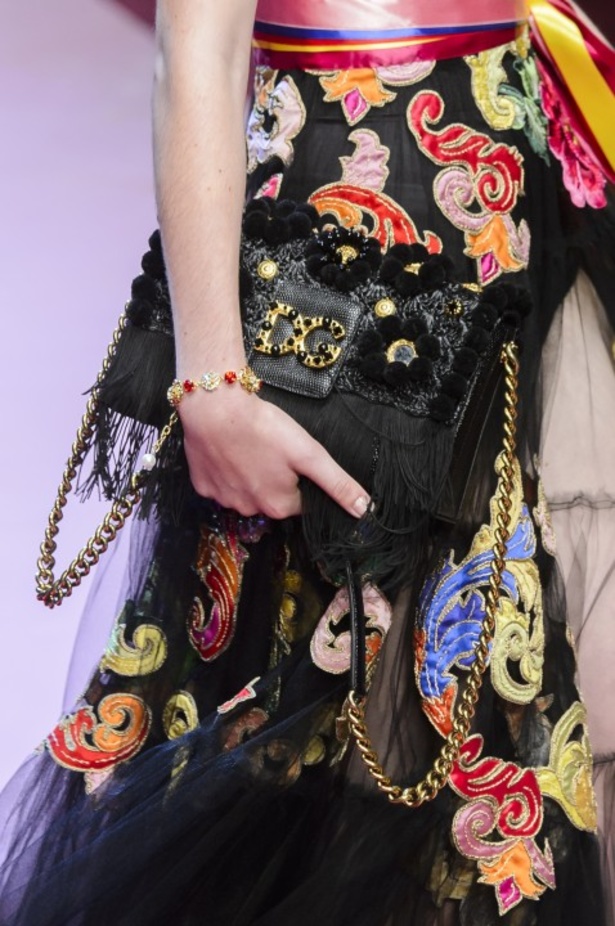 Dolce & Gabbana تجسّد الحبّ والجمّال في مجموعتها لربيع وصيف 2018 