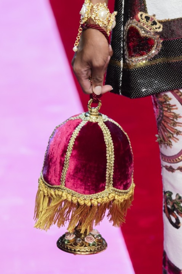 Dolce & Gabbana تجسّد الحبّ والجمّال في مجموعتها لربيع وصيف 2018 