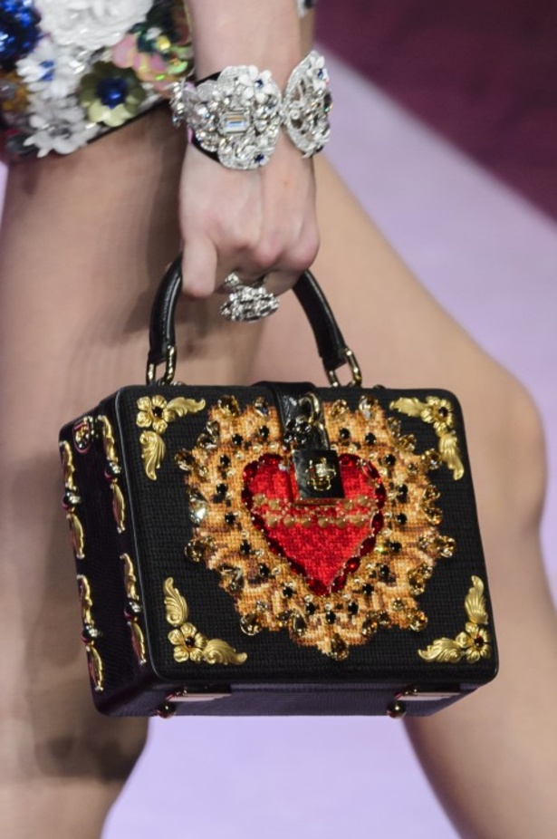 Dolce & Gabbana تجسّد الحبّ والجمّال في مجموعتها لربيع وصيف 2018 