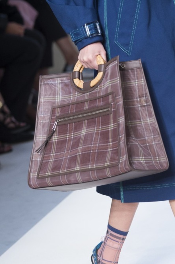 مجموعة Fendi لربيع وصيف 2018 للأزياء الجاهزة !