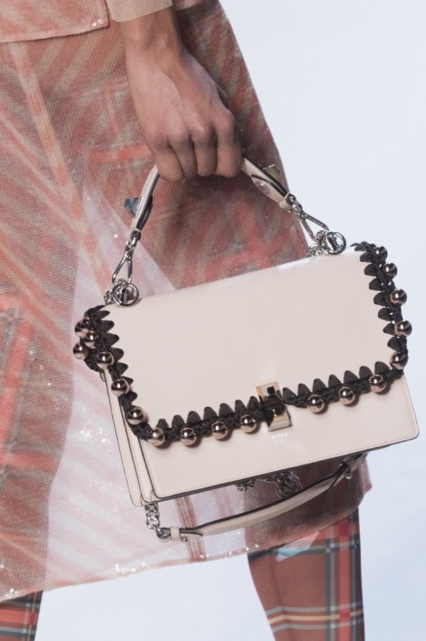 مجموعة Fendi لربيع وصيف 2018 للأزياء الجاهزة !