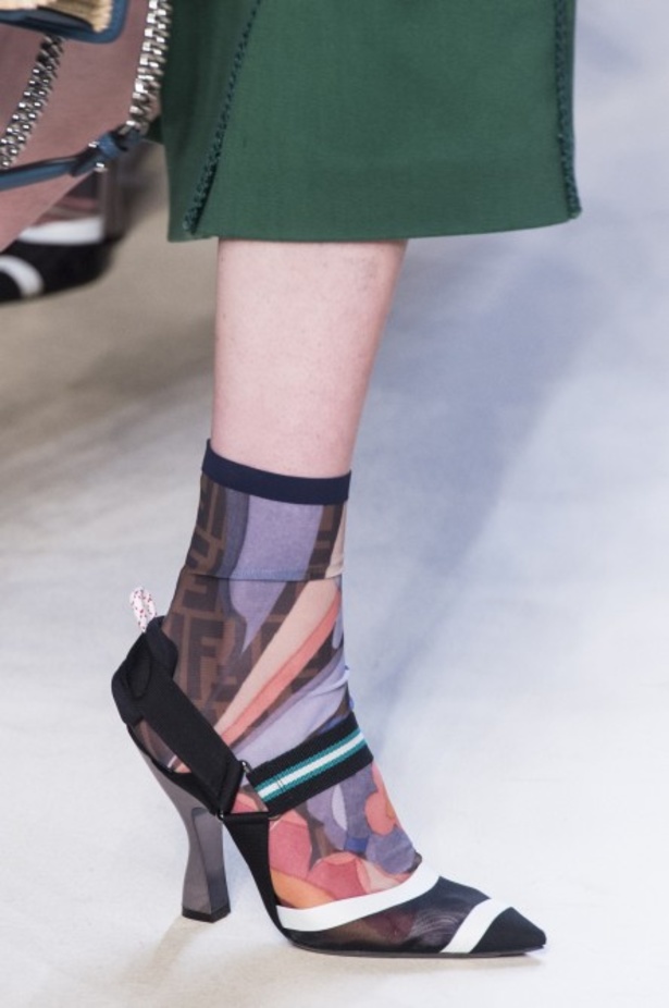 مجموعة Fendi لربيع وصيف 2018 للأزياء الجاهزة !