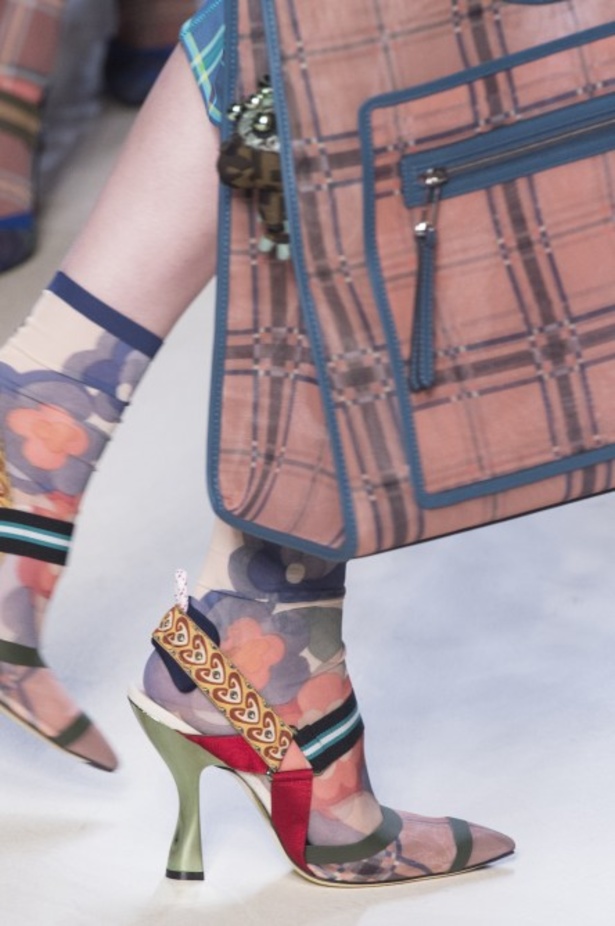 مجموعة Fendi لربيع وصيف 2018 للأزياء الجاهزة !