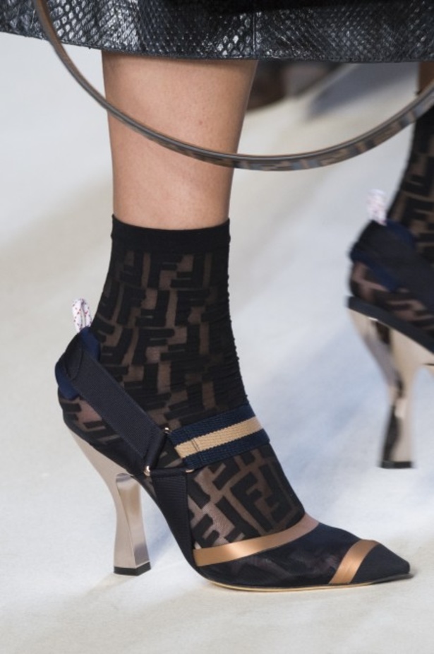 مجموعة Fendi لربيع وصيف 2018 للأزياء الجاهزة !