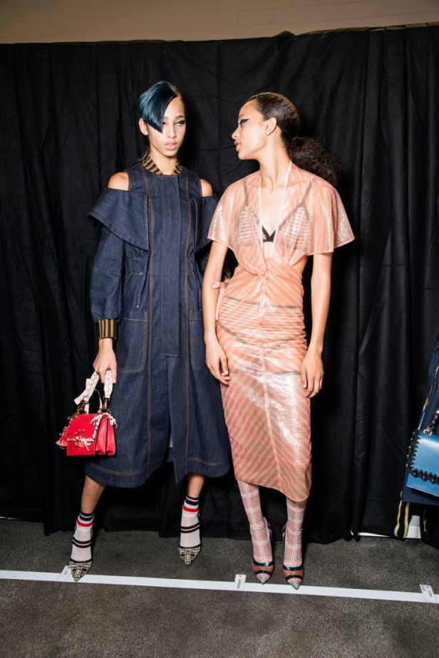 مجموعة Fendi لربيع وصيف 2018 للأزياء الجاهزة !