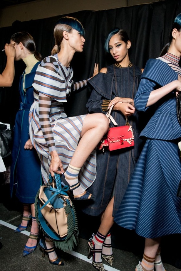 مجموعة Fendi لربيع وصيف 2018 للأزياء الجاهزة !