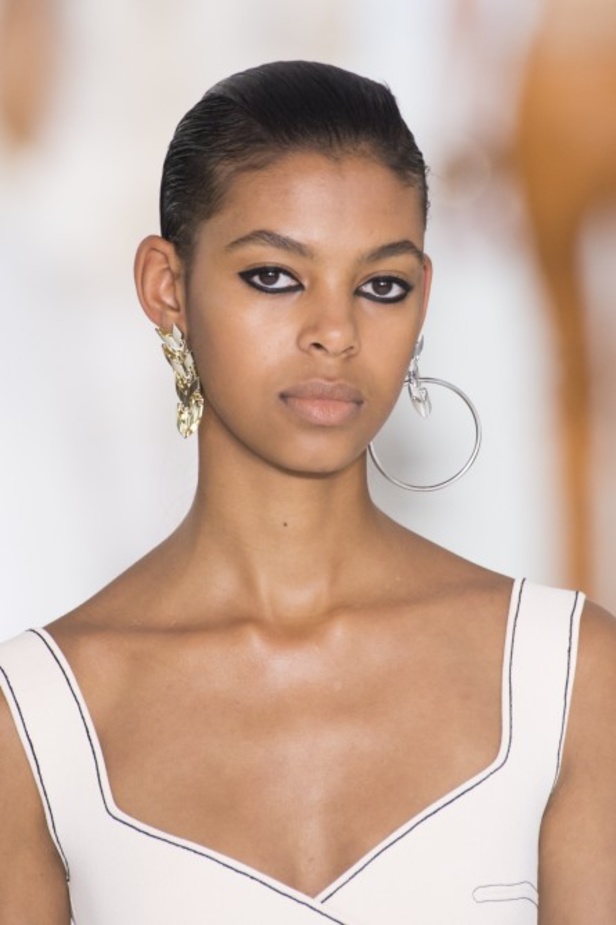 مجموعة روبيرتو كافالي لموسم ربيع وصيف 2018