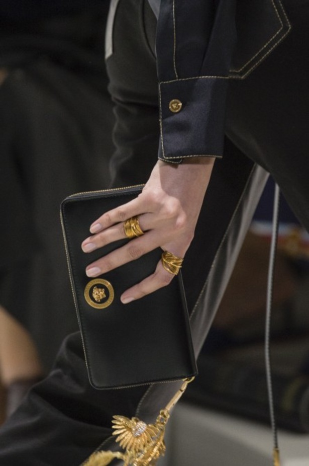 مجموعة Versace لربيع وصيف 2018