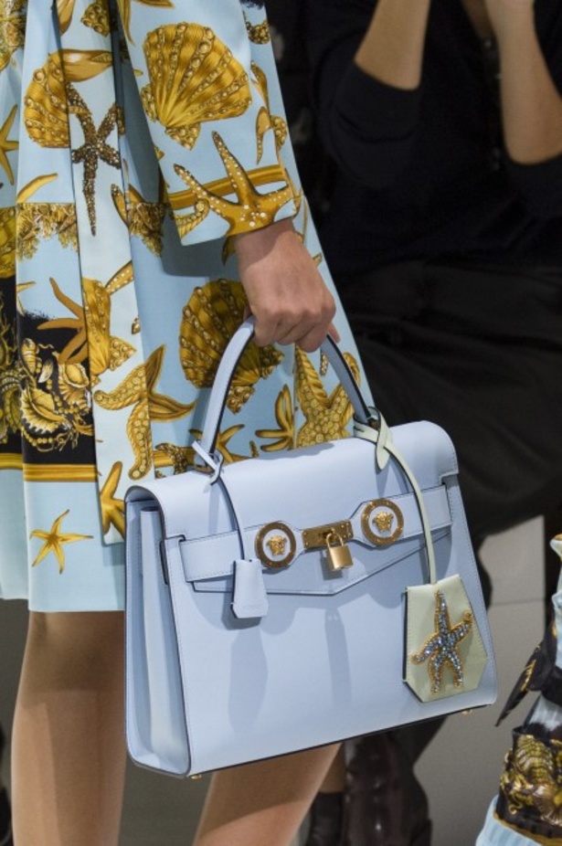 مجموعة Versace لربيع وصيف 2018