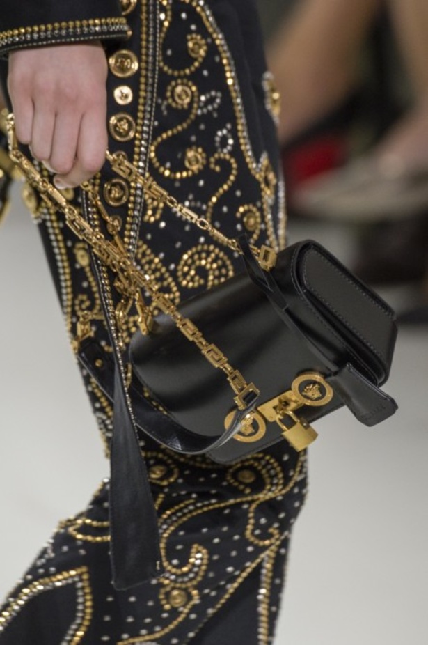 مجموعة Versace لربيع وصيف 2018