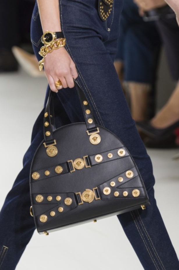 مجموعة Versace لربيع وصيف 2018