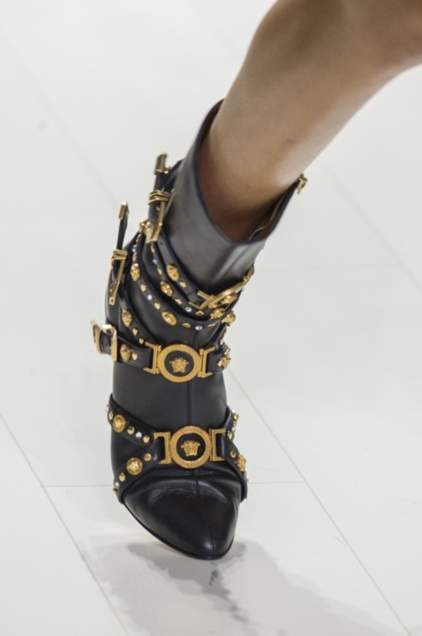 مجموعة Versace لربيع وصيف 2018