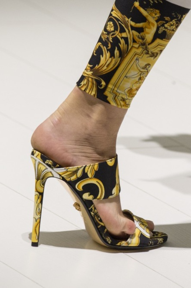 مجموعة Versace لربيع وصيف 2018