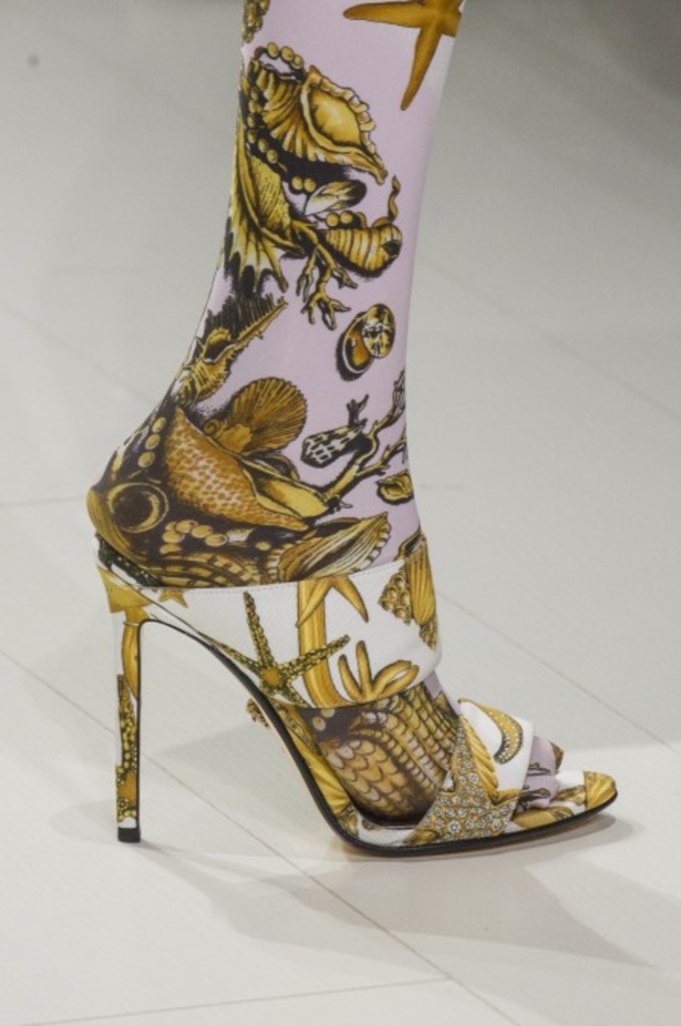 مجموعة Versace لربيع وصيف 2018