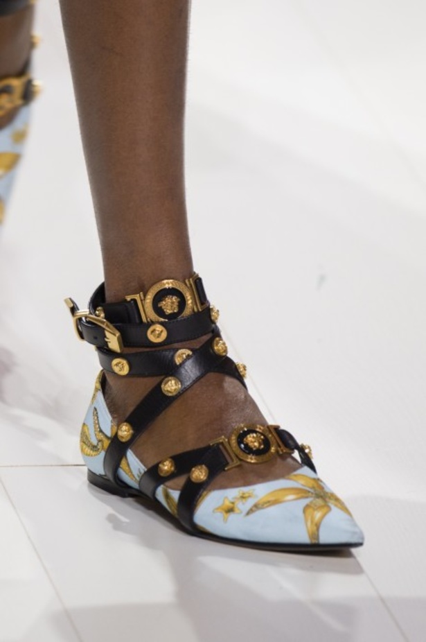 مجموعة Versace لربيع وصيف 2018