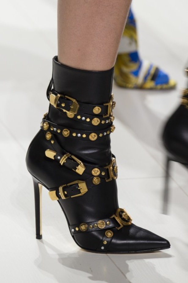 مجموعة Versace لربيع وصيف 2018