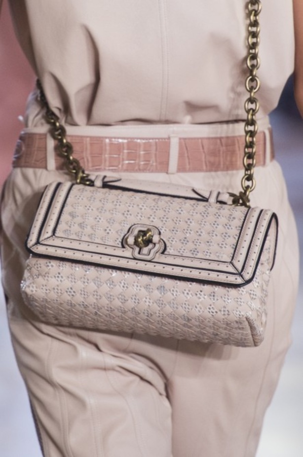 مجموعة “بوتيغا فينيتا” للأزياء لربيع وصيف 2018 !