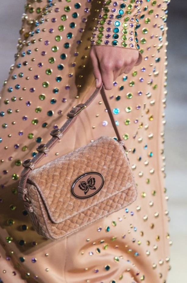 مجموعة “بوتيغا فينيتا” للأزياء لربيع وصيف 2018 !