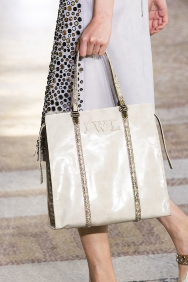 مجموعة “بوتيغا فينيتا” للأزياء لربيع وصيف 2018 !