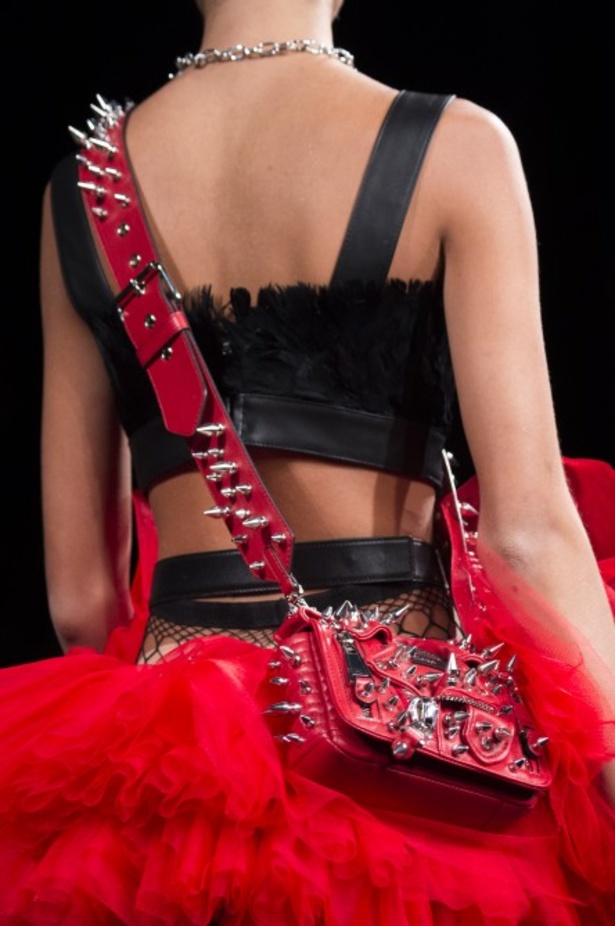 مجموعة Moschino لربيع وصيف 2018