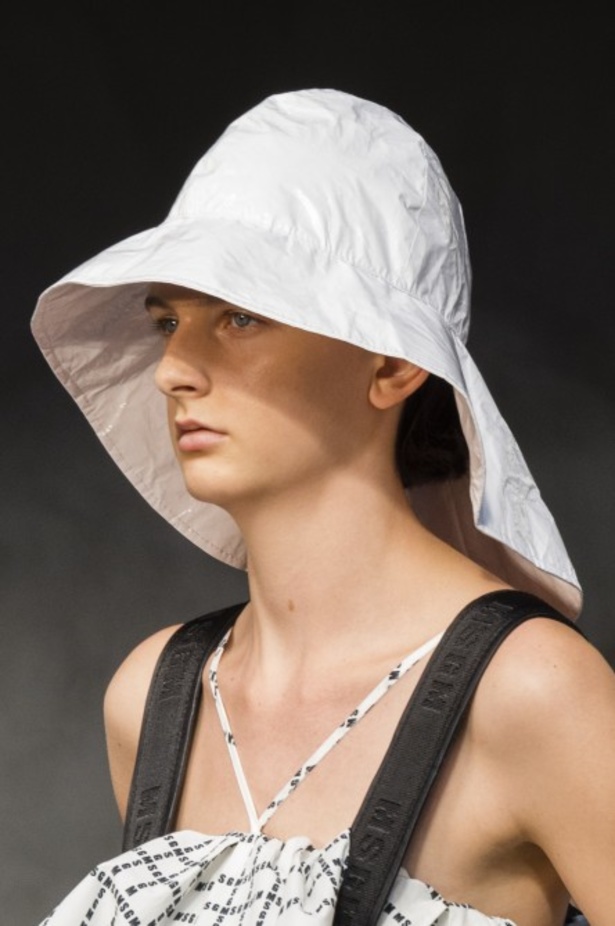 عرض أزياء MSGM لموسمي ربيع وصيف 2018 !