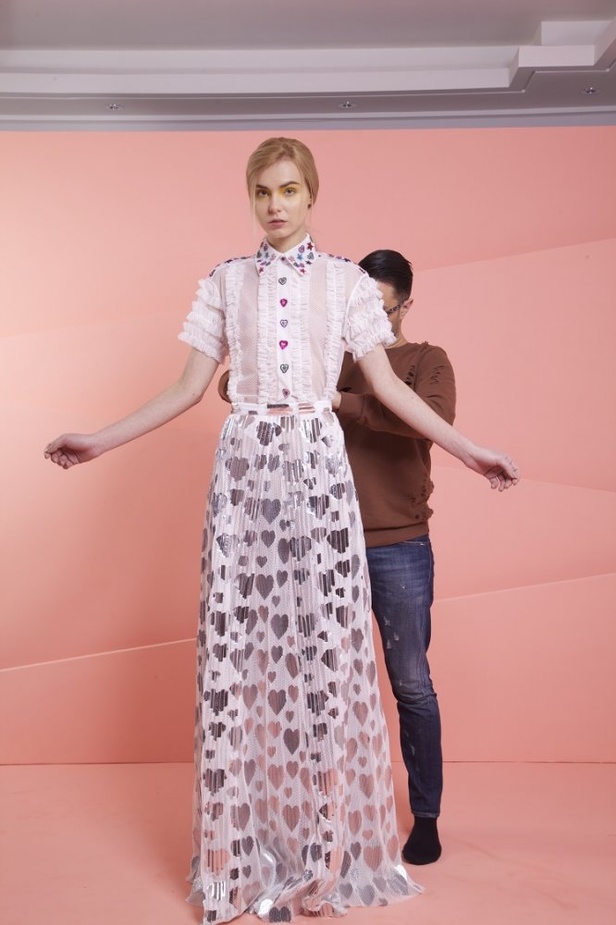 صخب من الجمال والألوان في تصاميم رامي قاضي