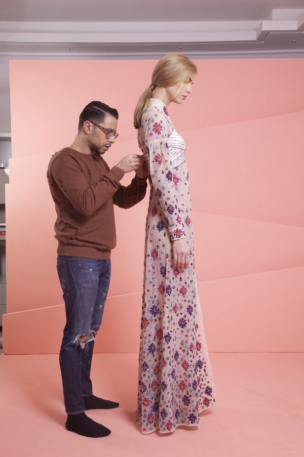 صخب من الجمال والألوان في تصاميم رامي قاضي