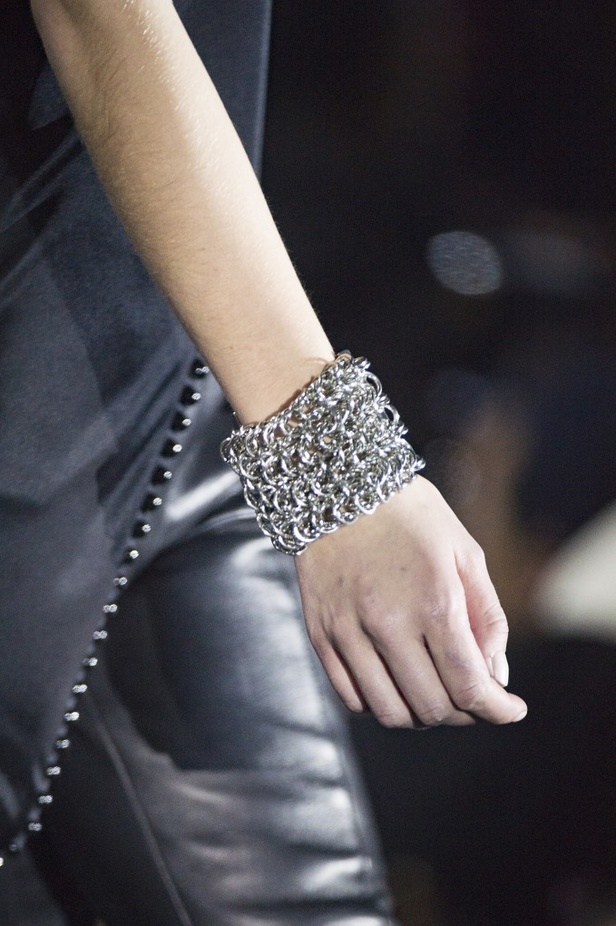 أناقة الأسود مع ألكسندر وانغ لخريف و شتاء 2017