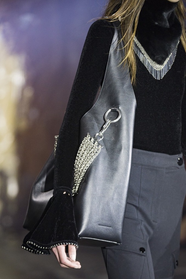 أناقة الأسود مع ألكسندر وانغ لخريف و شتاء 2017