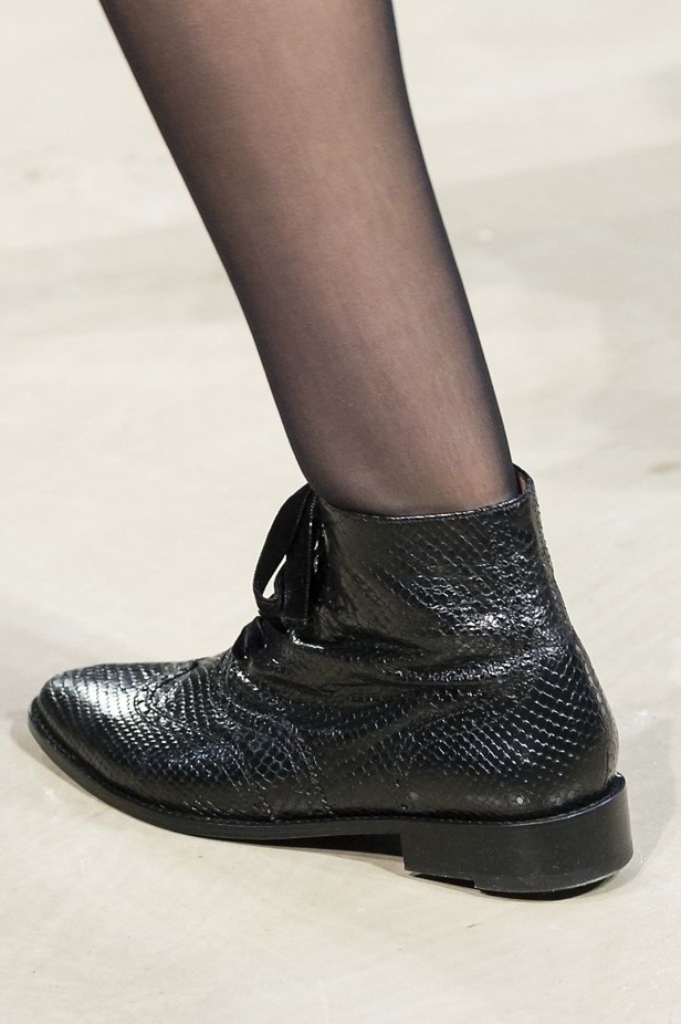 كارولينا هيريرا تقدّم تصاميم كلاسيكية لخريف وشتاء 2017