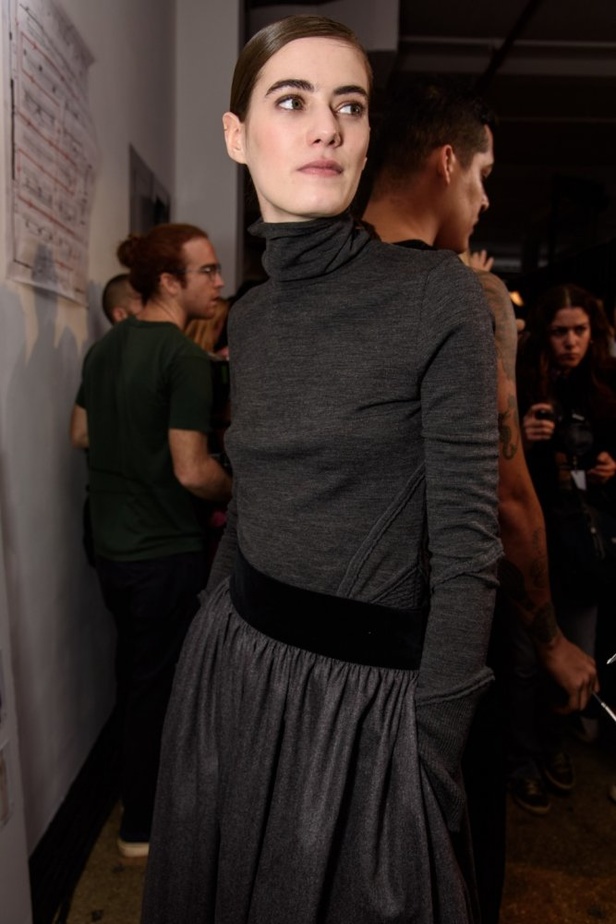 كارولينا هيريرا تقدّم تصاميم كلاسيكية لخريف وشتاء 2017