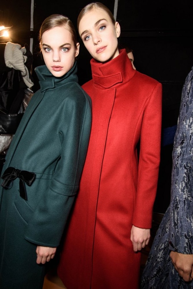 كارولينا هيريرا تقدّم تصاميم كلاسيكية لخريف وشتاء 2017