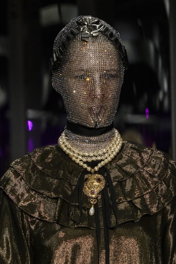 الازياء المشجرة بالوان مبهجة احدث موضة من دار غوتشي في شتاء 2018