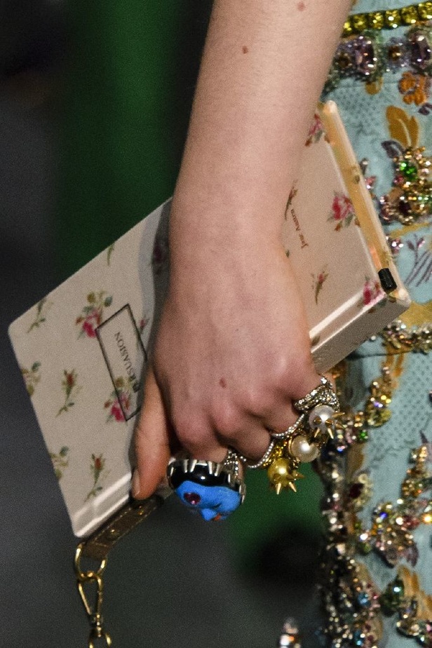 الازياء المشجرة بالوان مبهجة احدث موضة من دار غوتشي في شتاء 2018